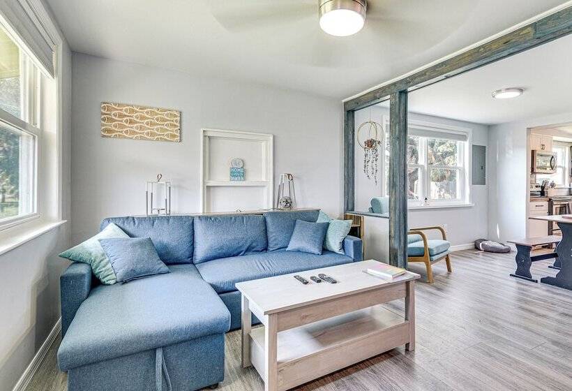 Centrally Located Merritt Island Cottage W/ Deck!