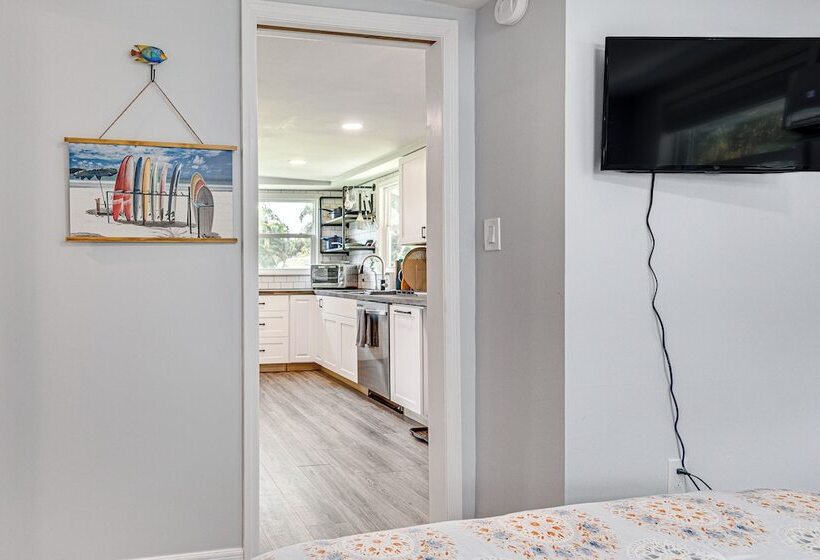 Centrally Located Merritt Island Cottage W/ Deck!