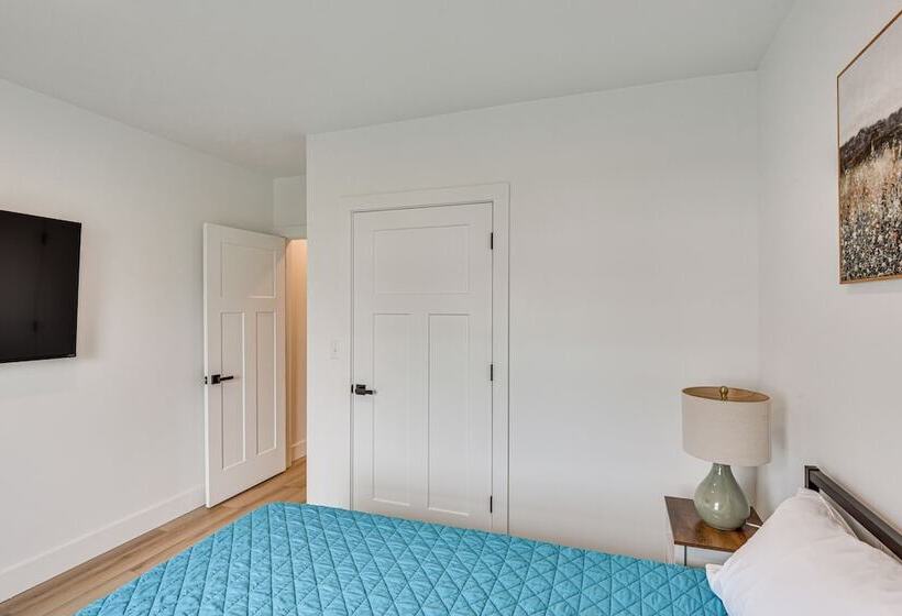 Charming Middlebury Retreat W/ Patio & Fire Pit