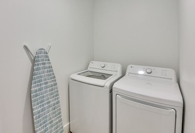 Charming Middlebury Retreat W/ Patio & Fire Pit