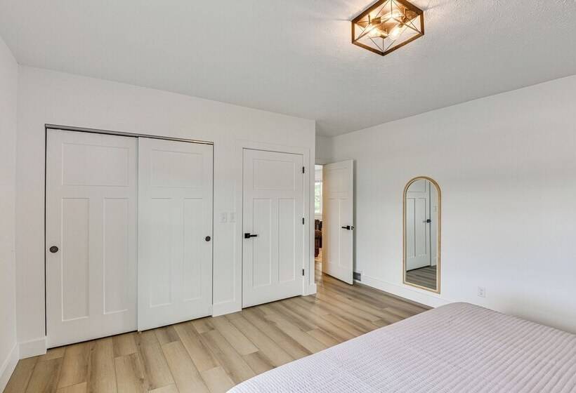 Charming Middlebury Retreat W/ Patio & Fire Pit