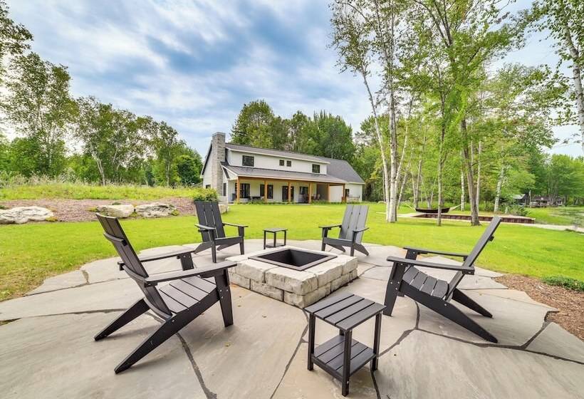 Cottage On Crooked River W/ Dock + Slip!