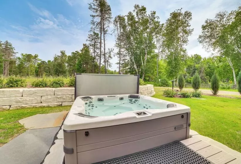 Cottage On Crooked River W/ Dock + Slip!