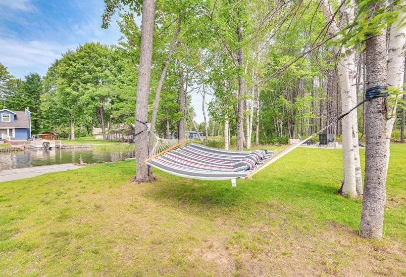 Cottage On Crooked River W/ Dock + Slip!