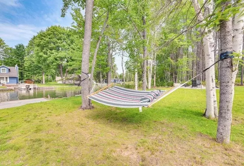 Cottage On Crooked River W/ Dock + Slip!