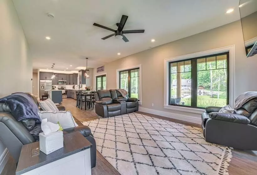 Cottage On Crooked River W/ Dock + Slip!