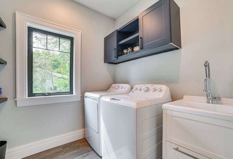 Cottage On Crooked River W/ Dock + Slip!