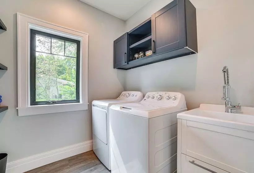 Cottage On Crooked River W/ Dock + Slip!