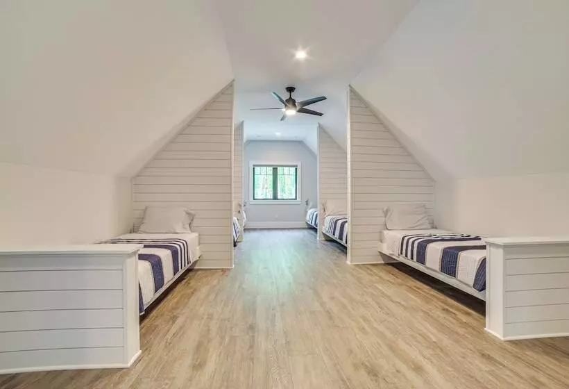 Cottage On Crooked River W/ Dock + Slip!