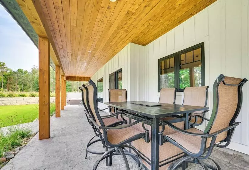 Cottage On Crooked River W/ Dock + Slip!