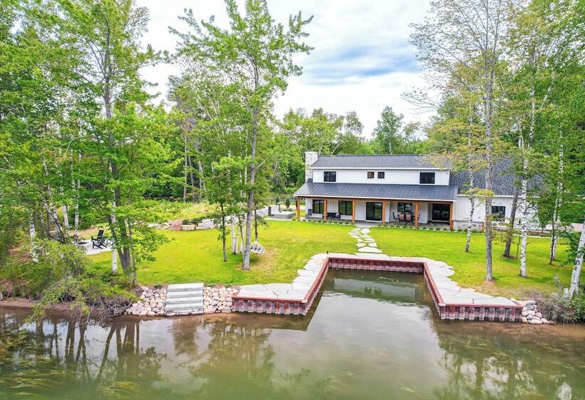 Cottage On Crooked River W/ Dock + Slip!