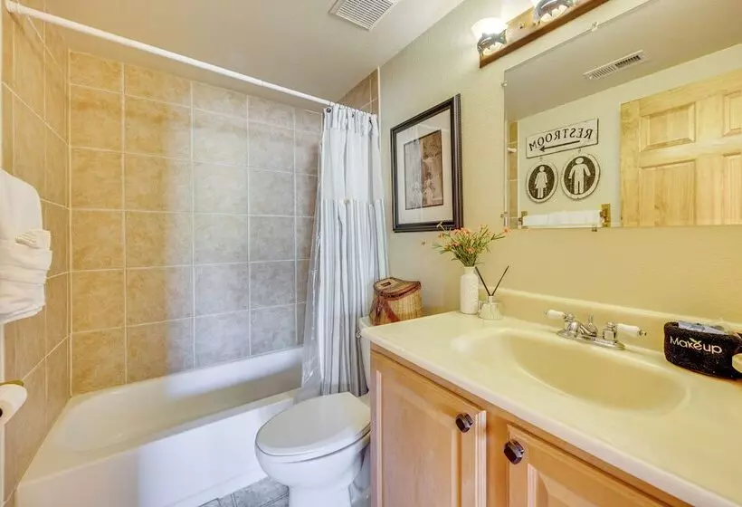 Lakefront Divide Cabin W/ Game Room!