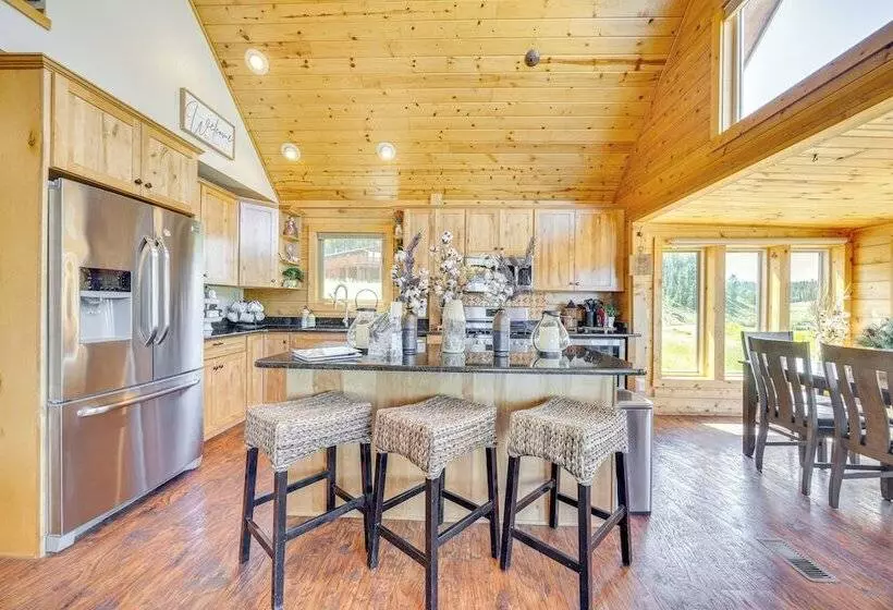 Lakefront Divide Cabin W/ Game Room!