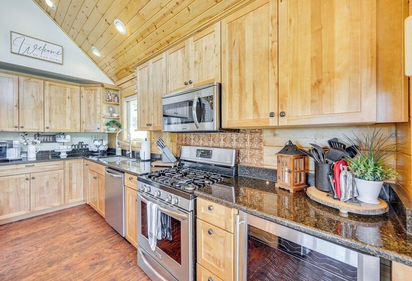 Lakefront Divide Cabin W/ Game Room!