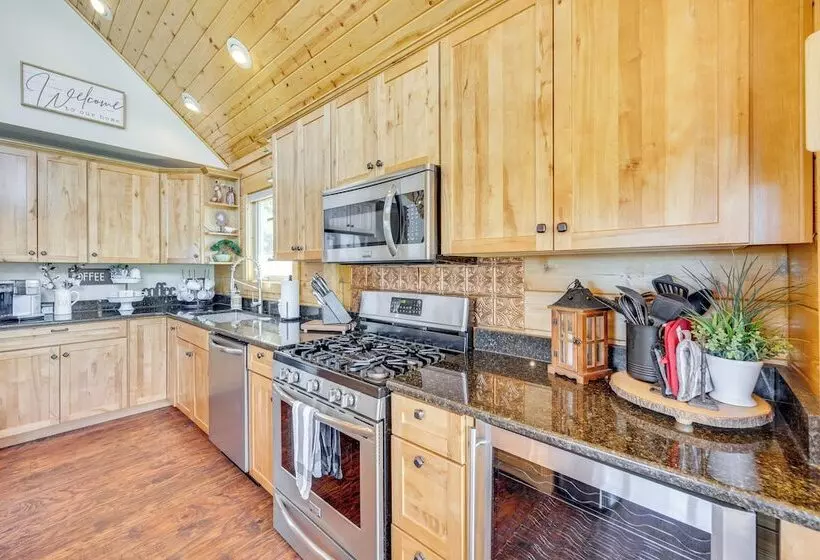 Lakefront Divide Cabin W/ Game Room!