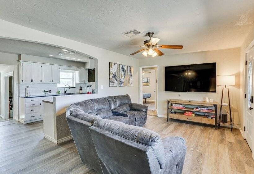 4 Mi To Museum Of The Great Plains: Lawton Home!