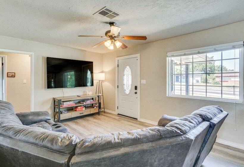 4 Mi To Museum Of The Great Plains: Lawton Home!