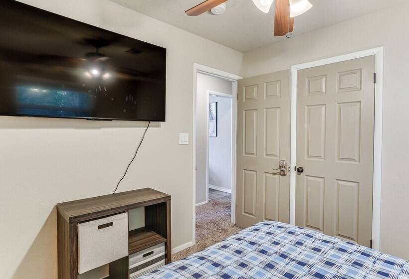 4 Mi To Museum Of The Great Plains: Lawton Home!