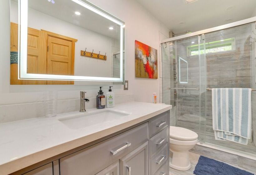 Michigan Cabin W/ On Site Fishing Pond & Deck