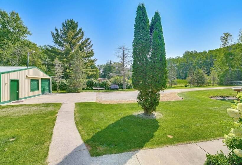 Michigan Cabin W/ On Site Fishing Pond & Deck