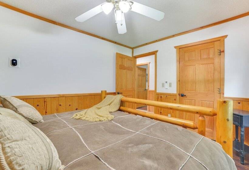 Michigan Cabin W/ On Site Fishing Pond & Deck