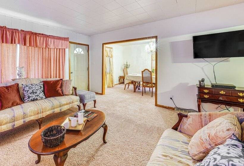 Ottawa Home W/ Porch, Near Starved Rock State Park