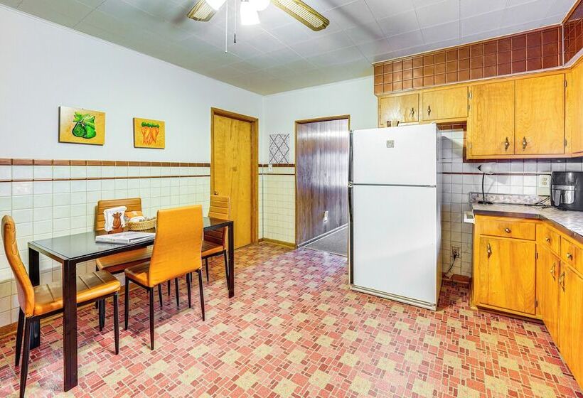 Ottawa Home W/ Porch, Near Starved Rock State Park