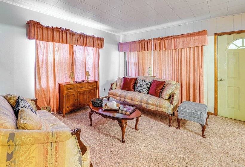 Ottawa Home W/ Porch, Near Starved Rock State Park