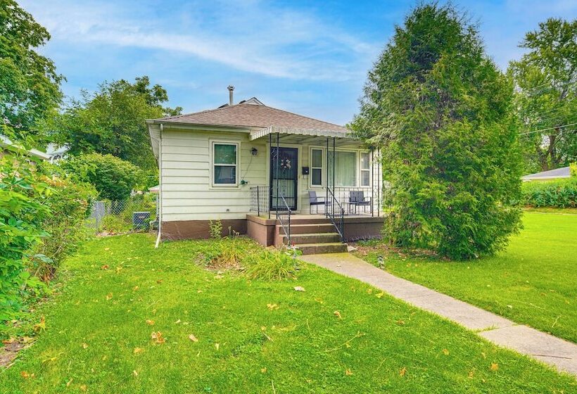 Ottawa Home W/ Porch, Near Starved Rock State Park