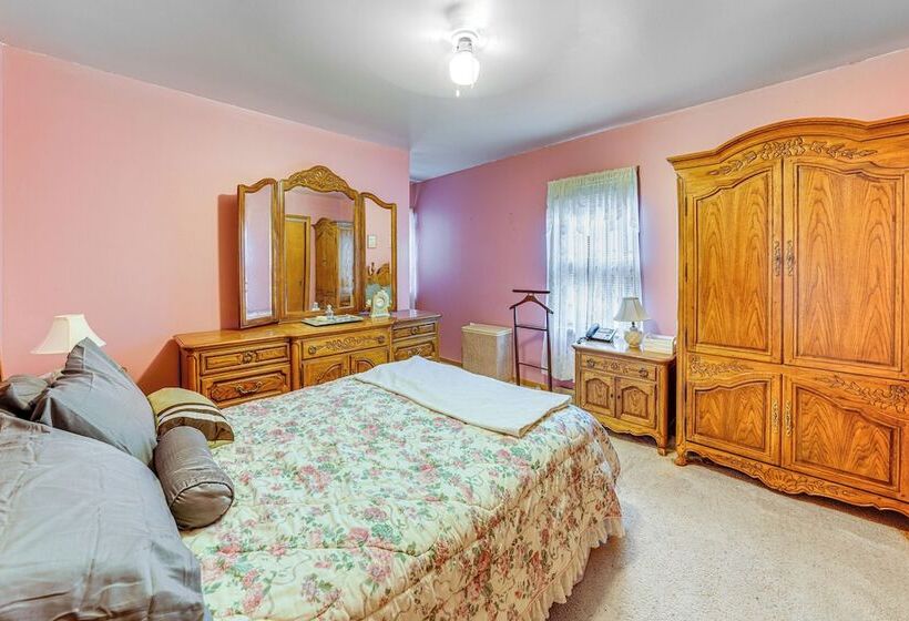 Ottawa Home W/ Porch, Near Starved Rock State Park