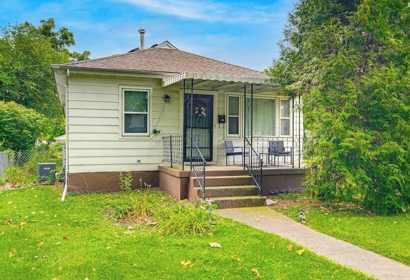 Ottawa Home W/ Porch, Near Starved Rock State Park