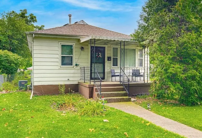 Ottawa Home W/ Porch, Near Starved Rock State Park
