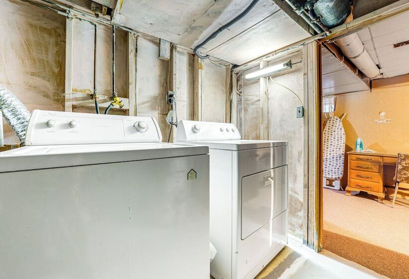 Ottawa Home W/ Porch, Near Starved Rock State Park