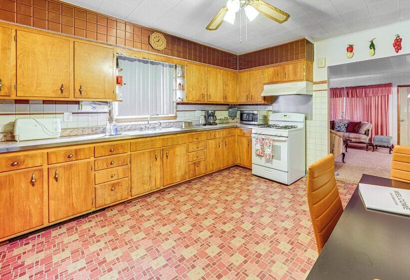 Ottawa Home W/ Porch, Near Starved Rock State Park
