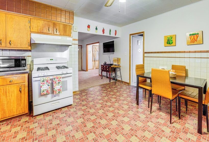 Ottawa Home W/ Porch, Near Starved Rock State Park