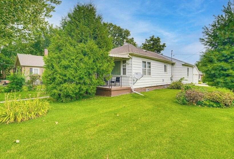 Ottawa Home W/ Porch, Near Starved Rock State Park
