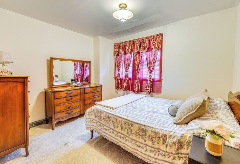 Ottawa Home W/ Porch, Near Starved Rock State Park