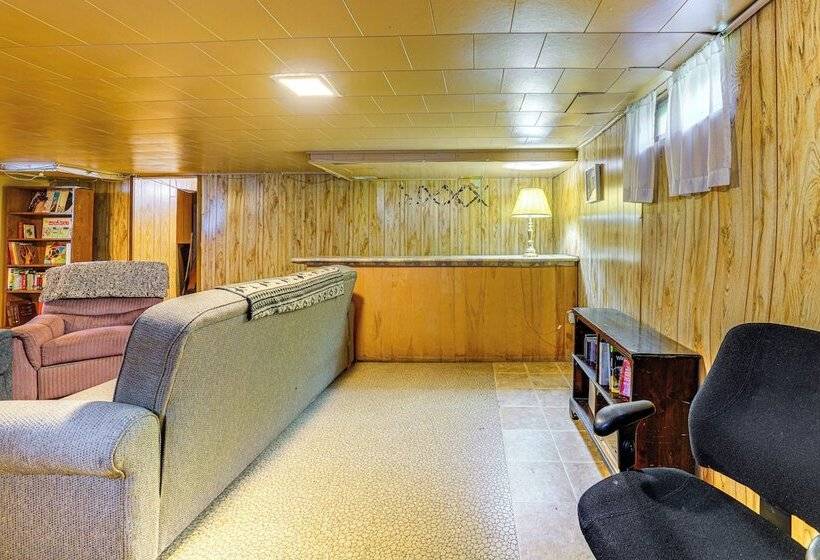 Ottawa Home W/ Porch, Near Starved Rock State Park