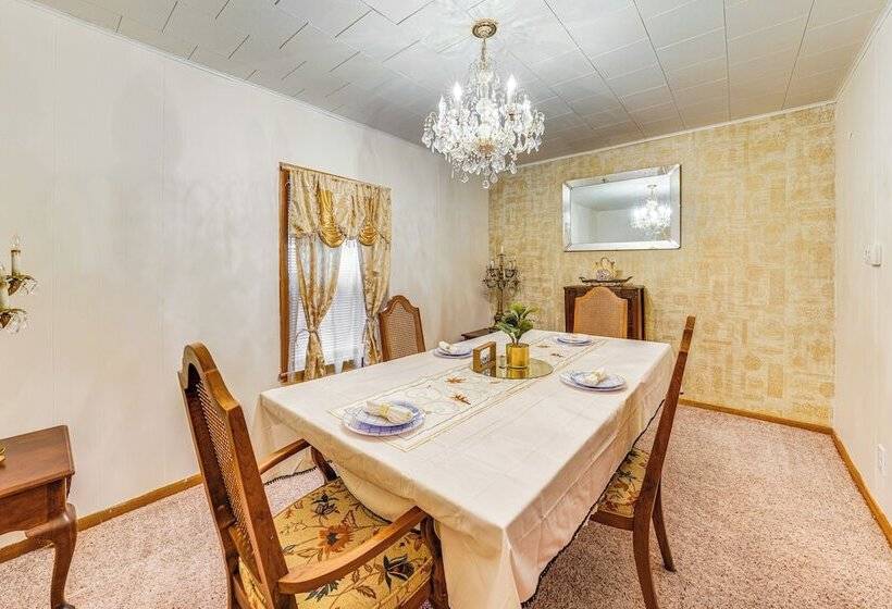 Ottawa Home W/ Porch, Near Starved Rock State Park