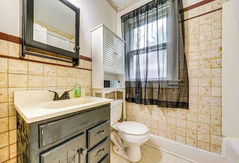 Ottawa Home W/ Porch, Near Starved Rock State Park