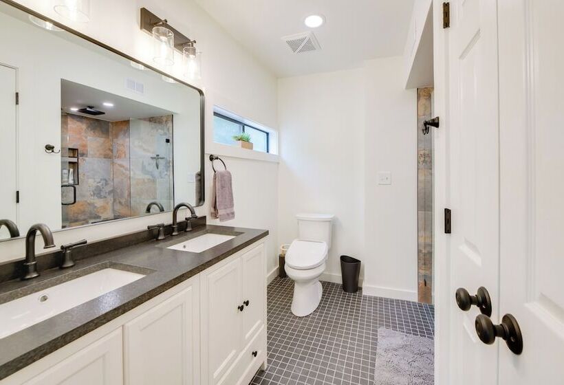 Screened Porch: Pet Friendly Dadeville Cabin!