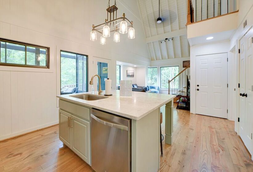 Screened Porch: Pet Friendly Dadeville Cabin!