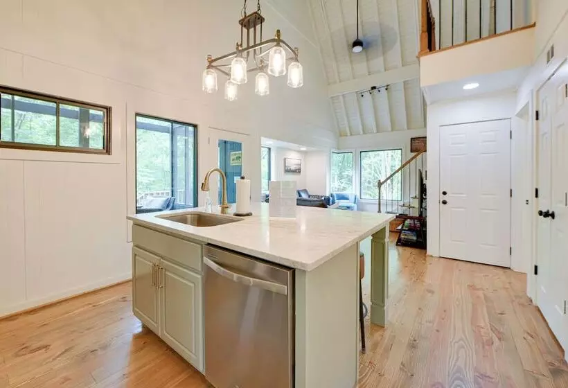 Screened Porch: Pet Friendly Dadeville Cabin!