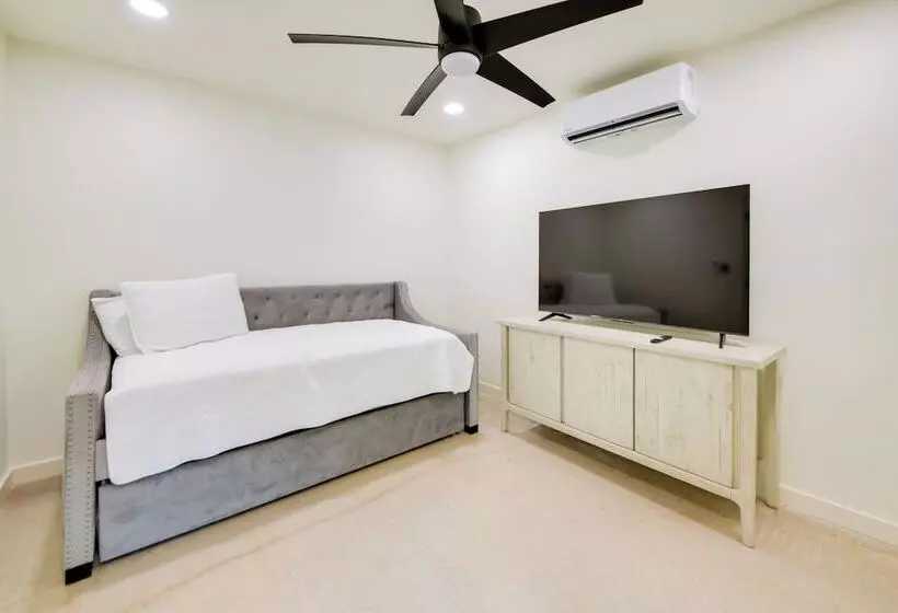 Screened Porch: Pet Friendly Dadeville Cabin!