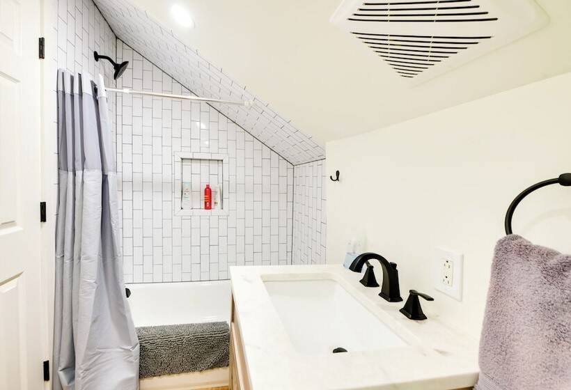 Screened Porch: Pet Friendly Dadeville Cabin!