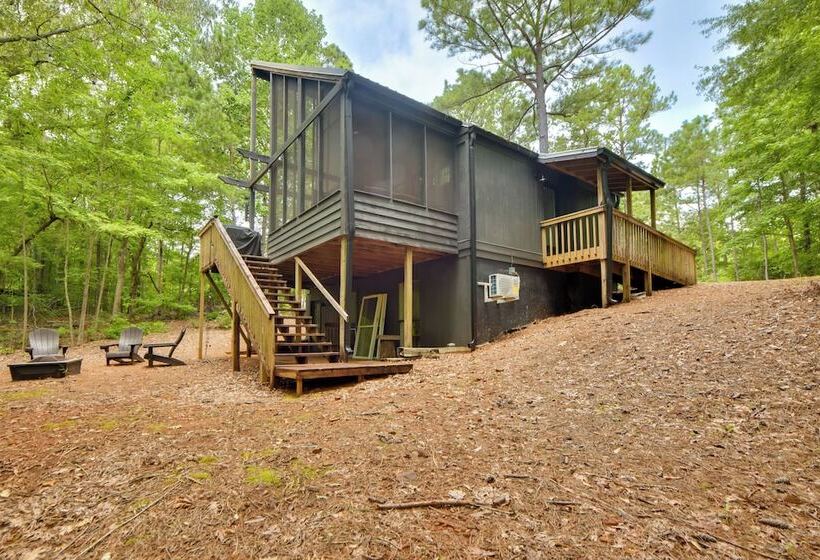 Screened Porch: Pet Friendly Dadeville Cabin!