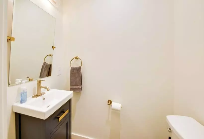 Screened Porch: Pet Friendly Dadeville Cabin!