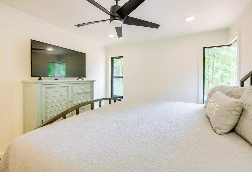 Screened Porch: Pet Friendly Dadeville Cabin!