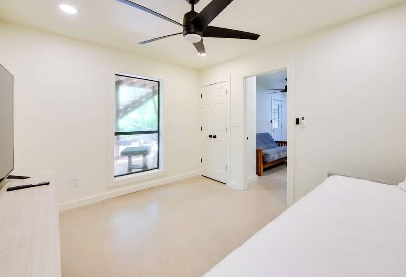 Screened Porch: Pet Friendly Dadeville Cabin!