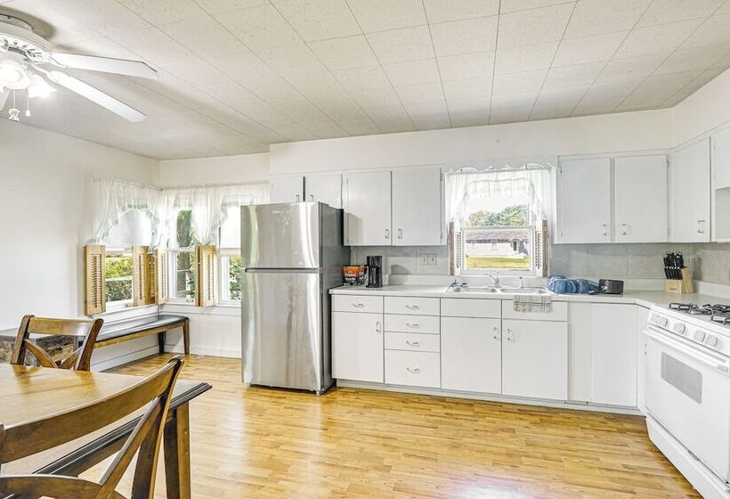 Sterling Home W/ Patio & Grill: 1 Mi To College!